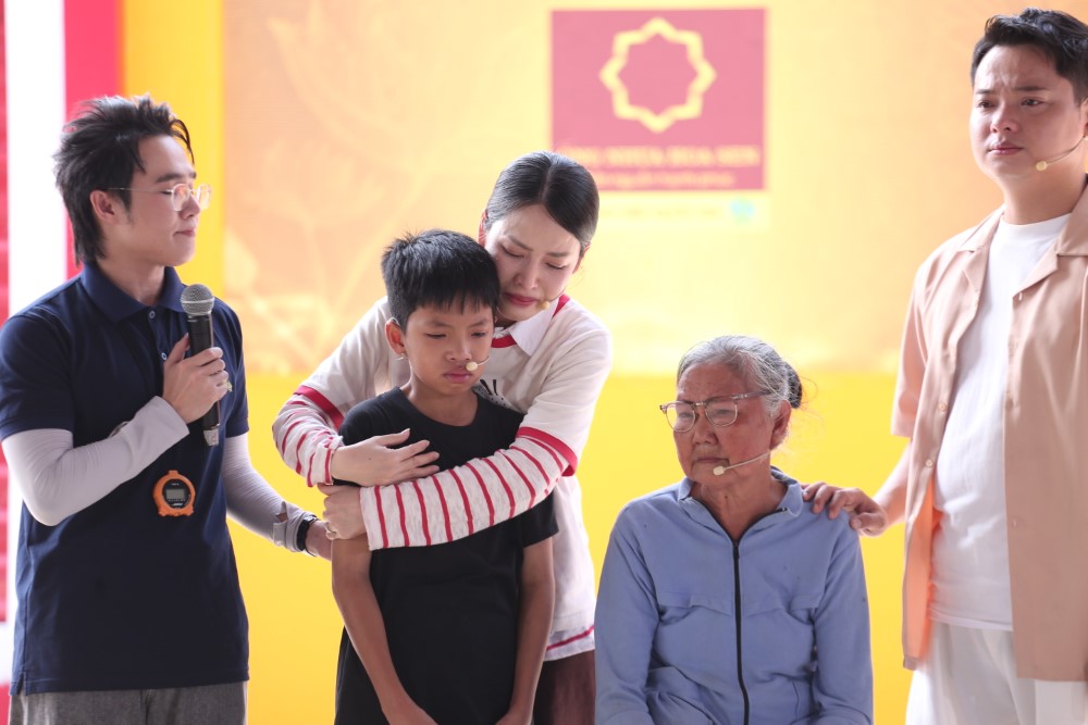 “Mái ấm gia đình Việt” trao hơn 2,5 tỷ đồng cho 18 gia đình khó khăn sau 3 ngày ghi hình tại Tây Ninh - 3