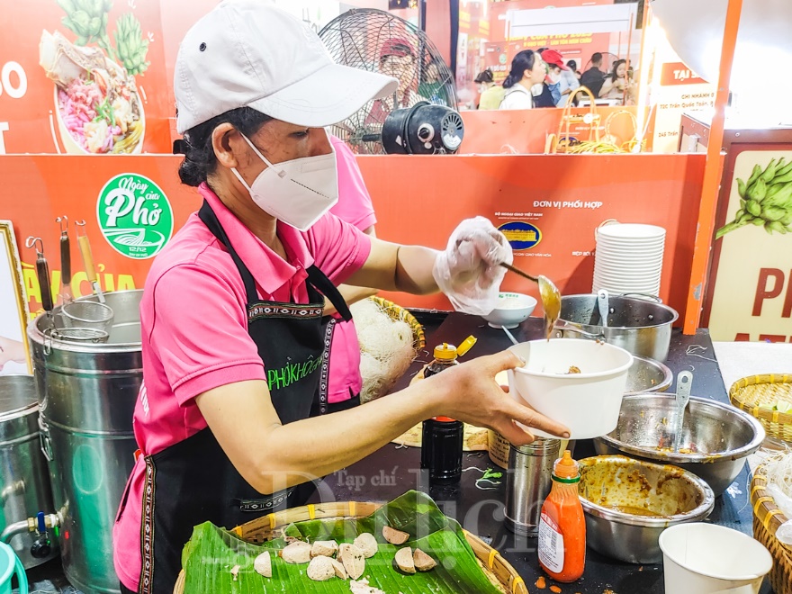 Hấp dẫn hương vị phở: Chuyến du hành ẩm thực từ núi rừng về phố thị - 14