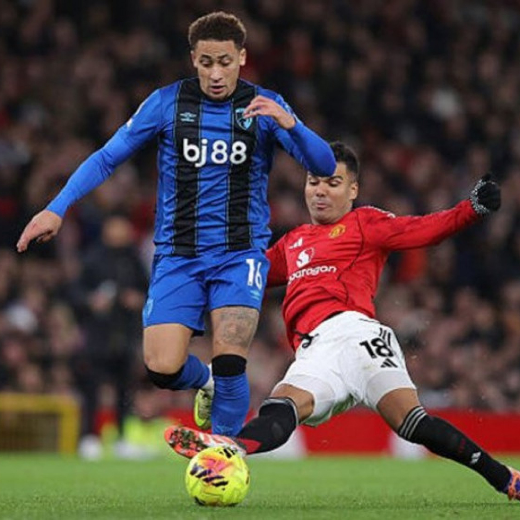  - Nóng bảng xếp hạng Ngoại hạng Anh: MU nhích được mấy bậc sau vòng 16?