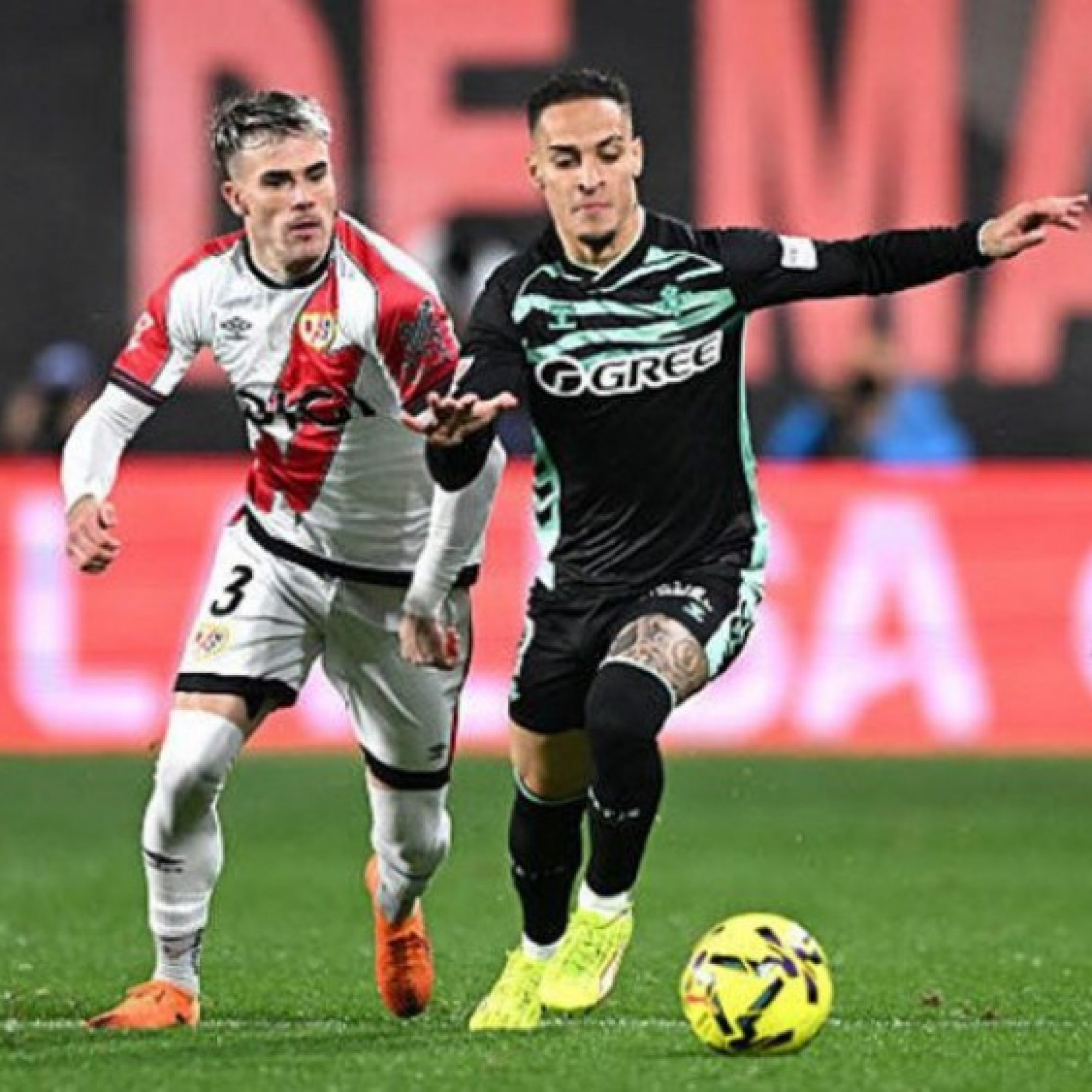  - Video bóng đá Rayo Vallecano - Real Betis: Cột dọc và thủ môn cứu nguy cho Antony (La Liga)