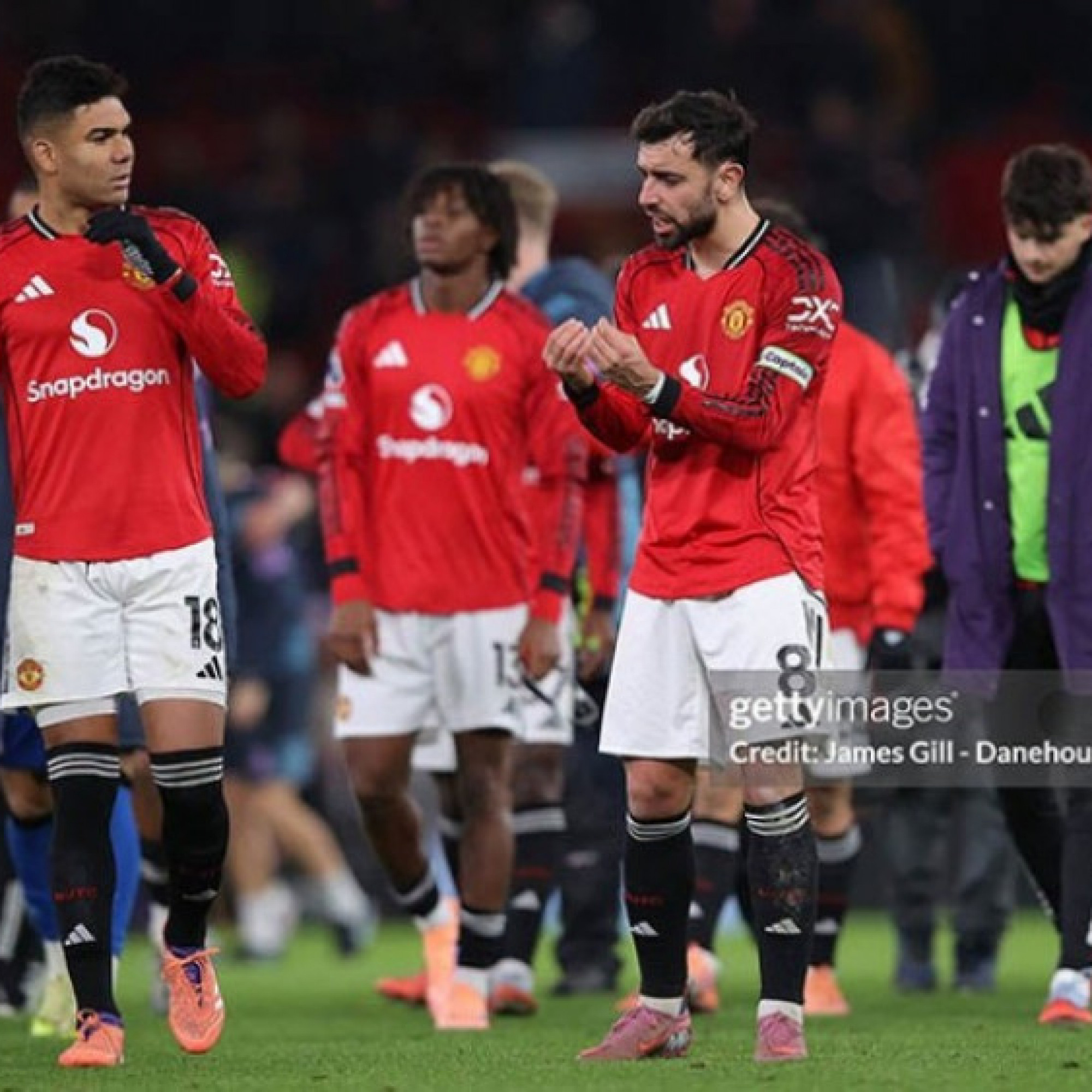  - MU rượt đuổi 8 bàn điên rồ với Bournemouth, đội trưởng Fernandes nổi giận