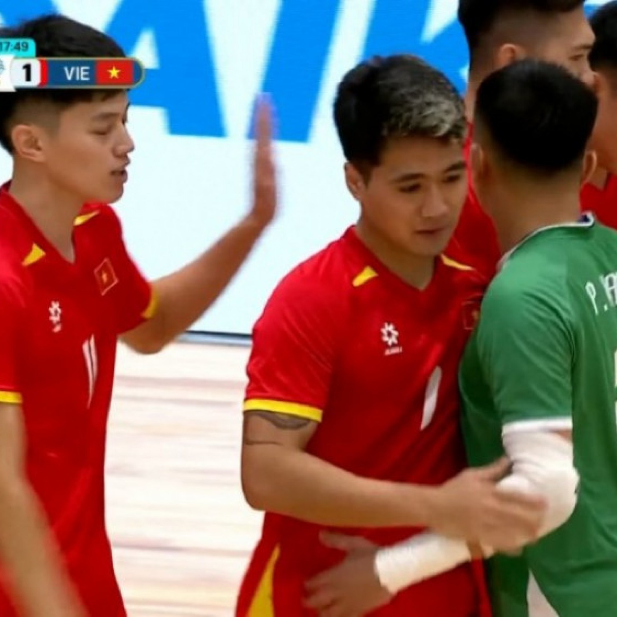  - Video bóng đá futsal nam Việt Nam - Malaysia: Trả giá sai lầm, rượt đuổi 6 bàn (SEA Games)