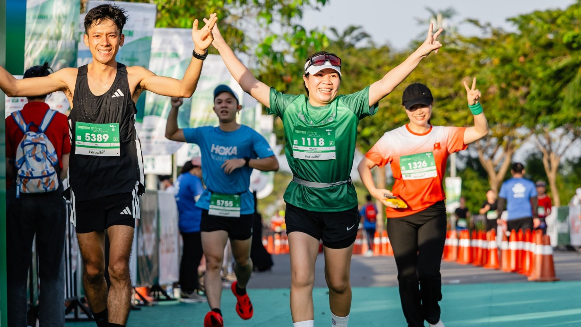 Chinh phục đường đua Tiền Phong Half Marathon 2025 vì lối sống xanh - 1