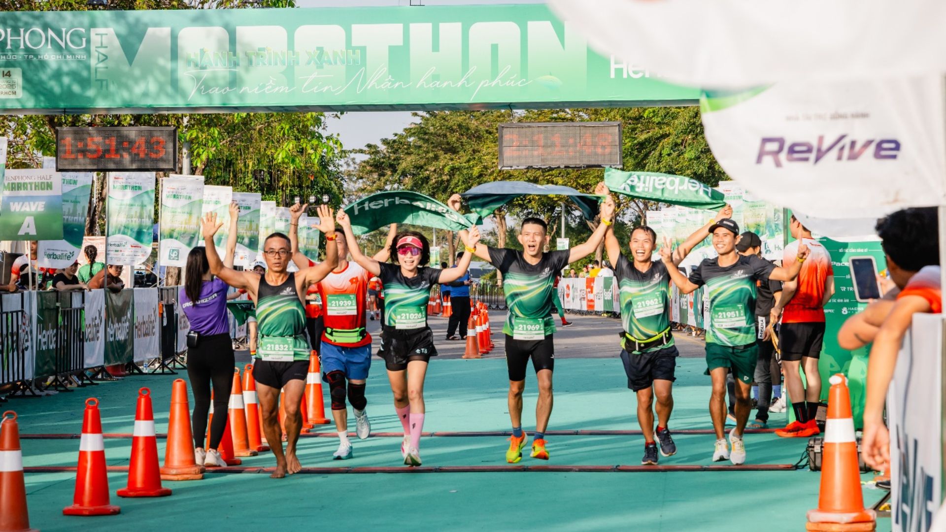 Chinh phục đường đua Tiền Phong Half Marathon 2025 vì lối sống xanh - 3