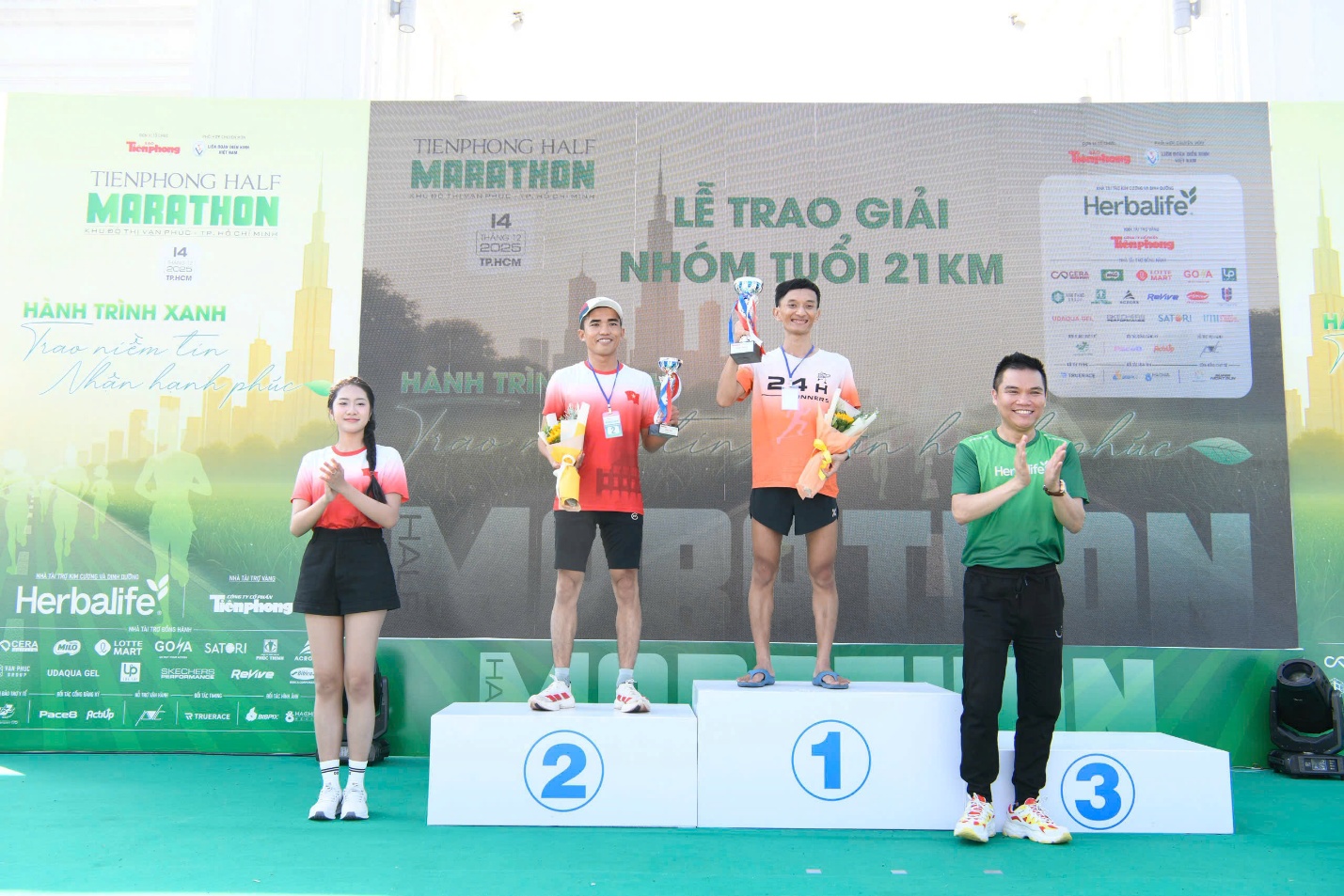 Chinh phục đường đua Tiền Phong Half Marathon 2025 vì lối sống xanh - 4