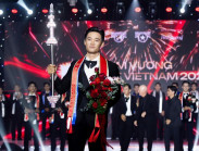 Trần Tiến Dũng đăng quang Nam vương Manhunt Vietnam 2025