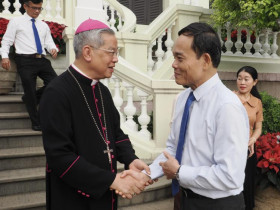  - Bí thư Thành ủy TPHCM thăm, chúc mừng các cá nhân tiêu biểu dịp Giáng sinh