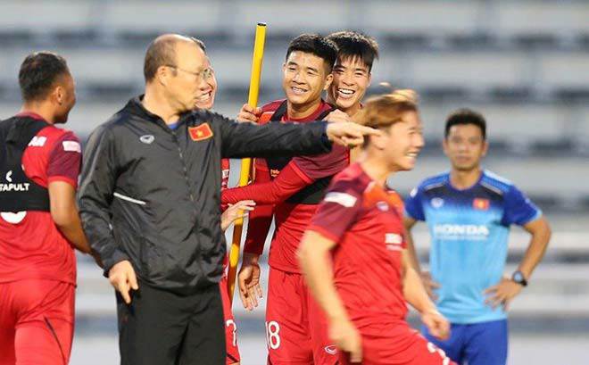 HLV Kim Sang Sik sẽ vượt Park Hang Seo để vĩ đại nhất bóng đá Việt Nam? - 3