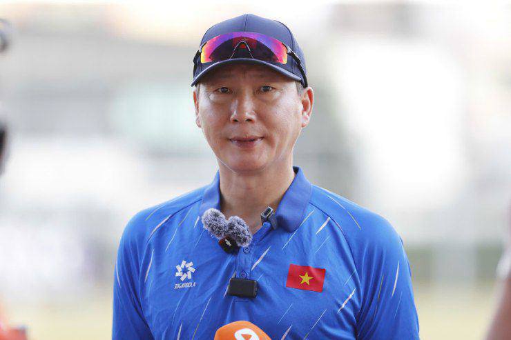 HLV Kim Sang Sik sẽ vượt Park Hang Seo để vĩ đại nhất bóng đá Việt Nam? - 1