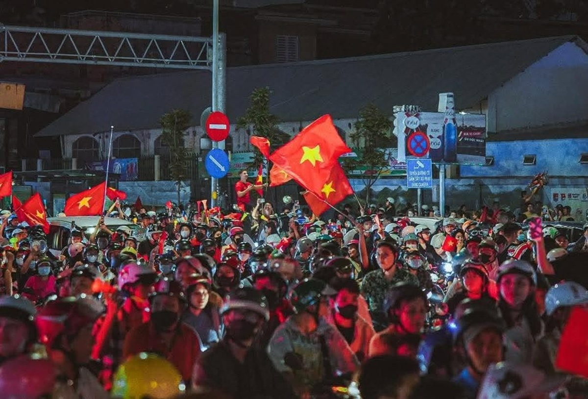 Người dân TP.HCM xuống phố mừng U.22 Việt Nam vô địch SEA Games 33 - 6
