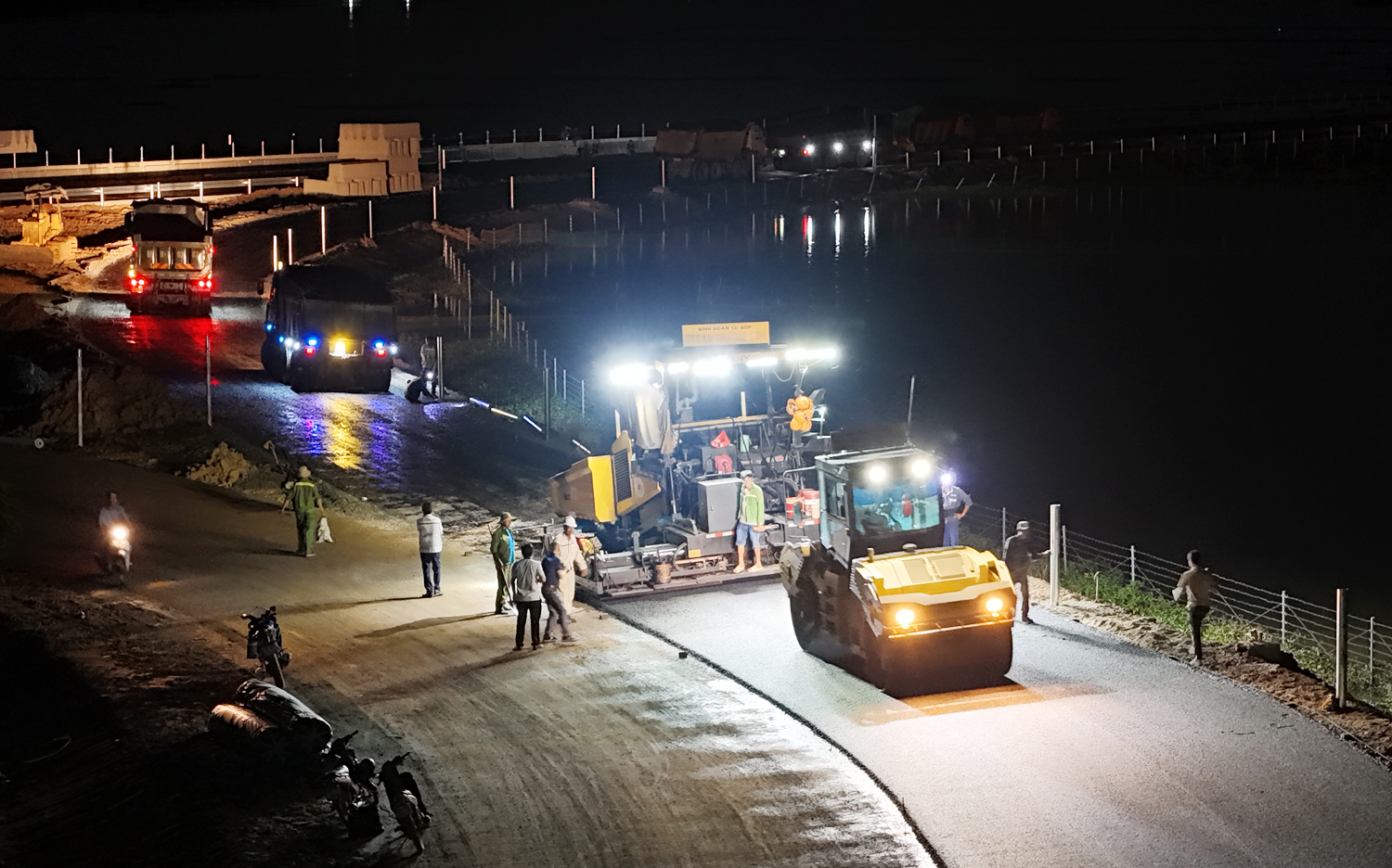 Khánh thành, khởi công dự án tại 79 điểm cầu chào mừng Đại hội XIV - 2