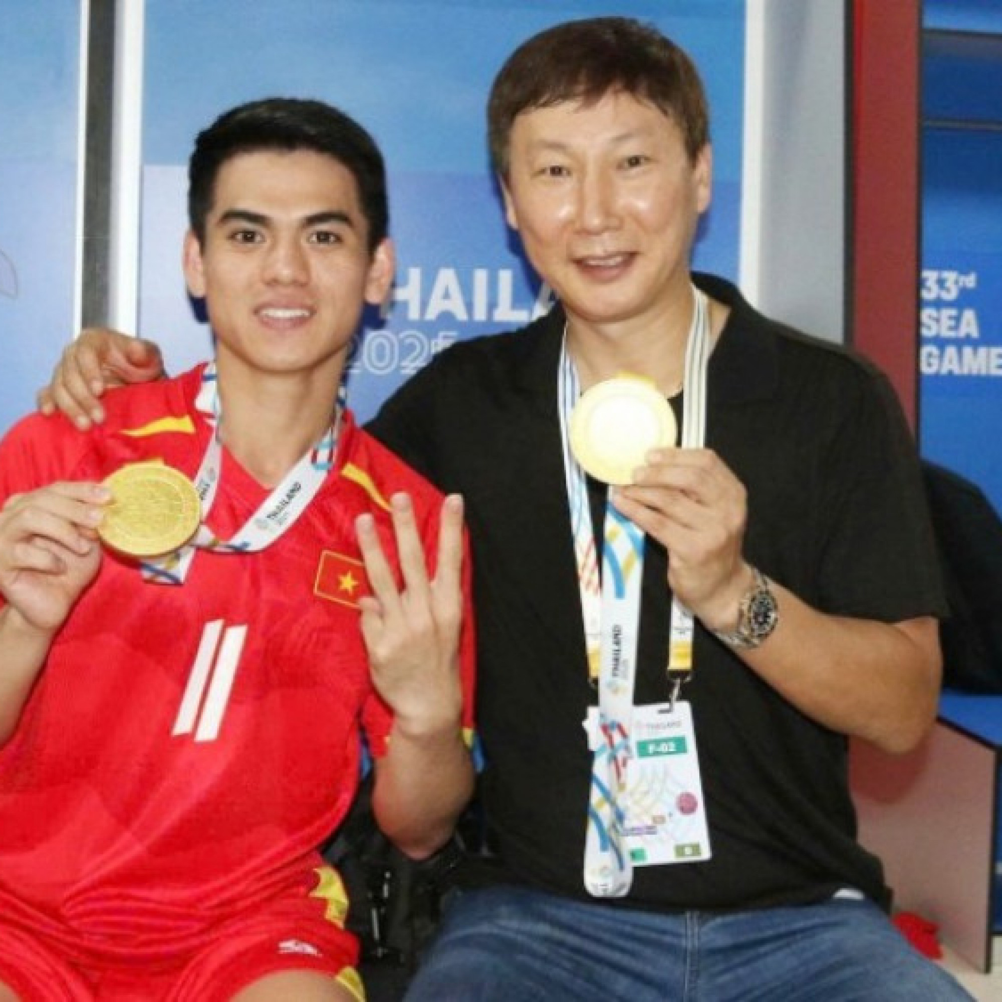  - HLV Kim Sang Sik: “Tinh thần không bỏ cuộc đã mang về HCV cho U22 Việt Nam”