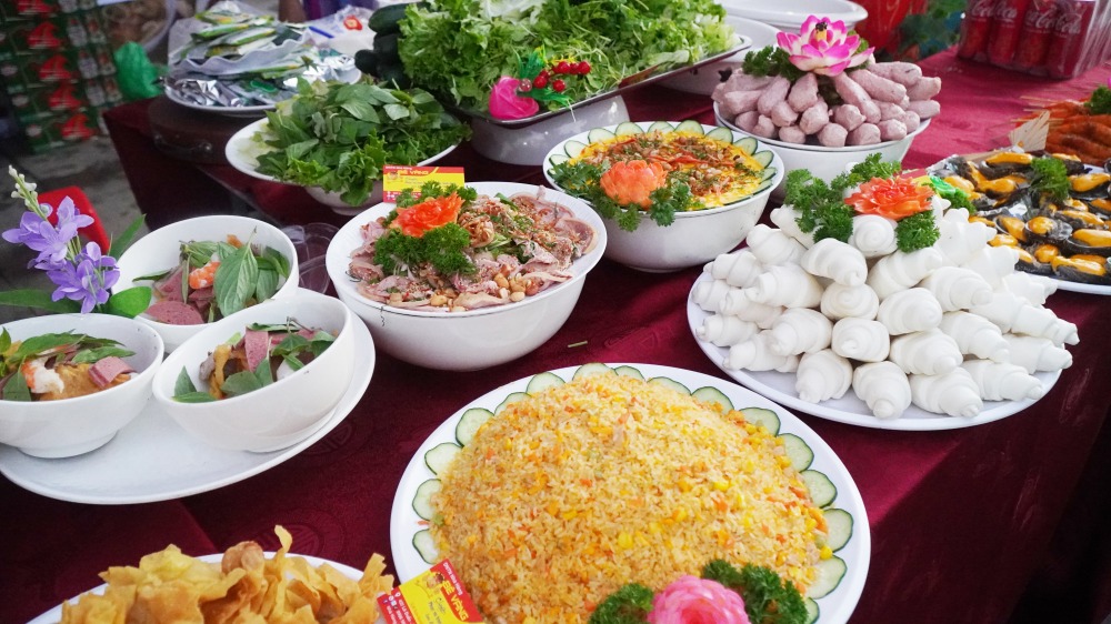 Hơn 50 gian hàng ẩm thực hội tụ bên dòng Hương Giang - 3
