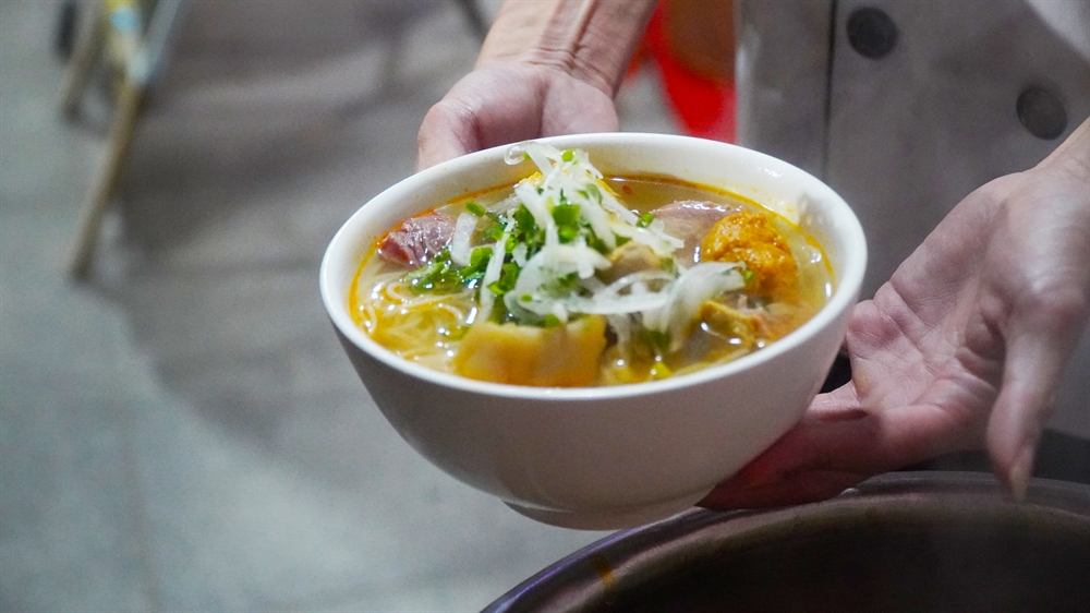 Hơn 50 gian hàng ẩm thực hội tụ bên dòng Hương Giang - 5