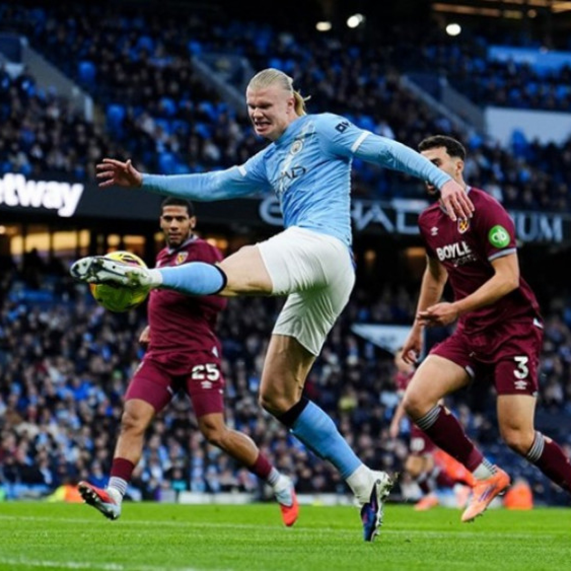 - Kết quả bóng đá Man City - West Ham: Cú đúp Haaland, nối dài mạch thắng (Ngoại hạng Anh)