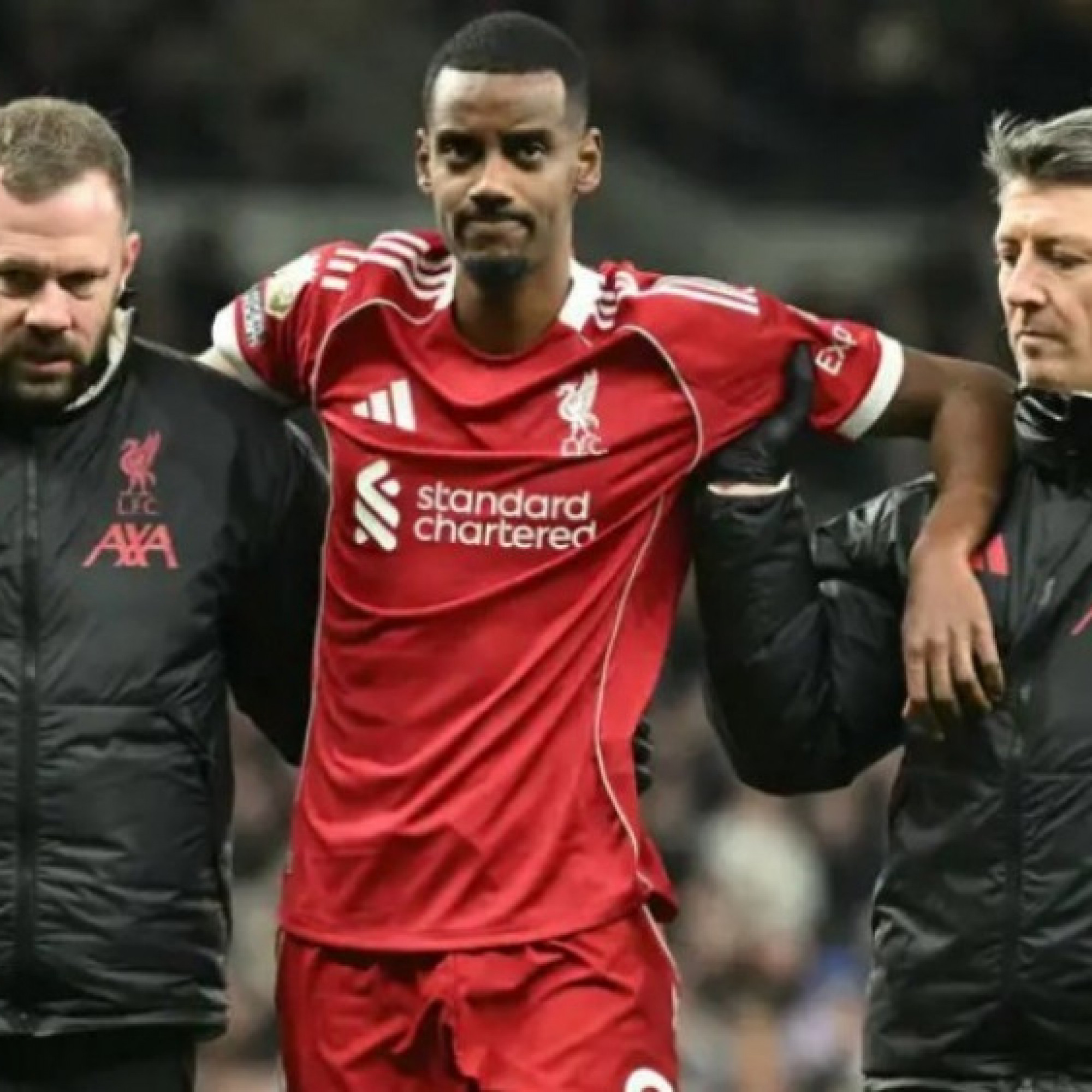  - Tin mới nhất bóng đá trưa 21/12: HLV Liverpool cập nhật chấn thương của Isak