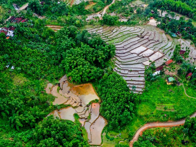 Độc đáo di sản ruộng bậc thang vào mùa nước đổ ở Sơn Tây Thượng