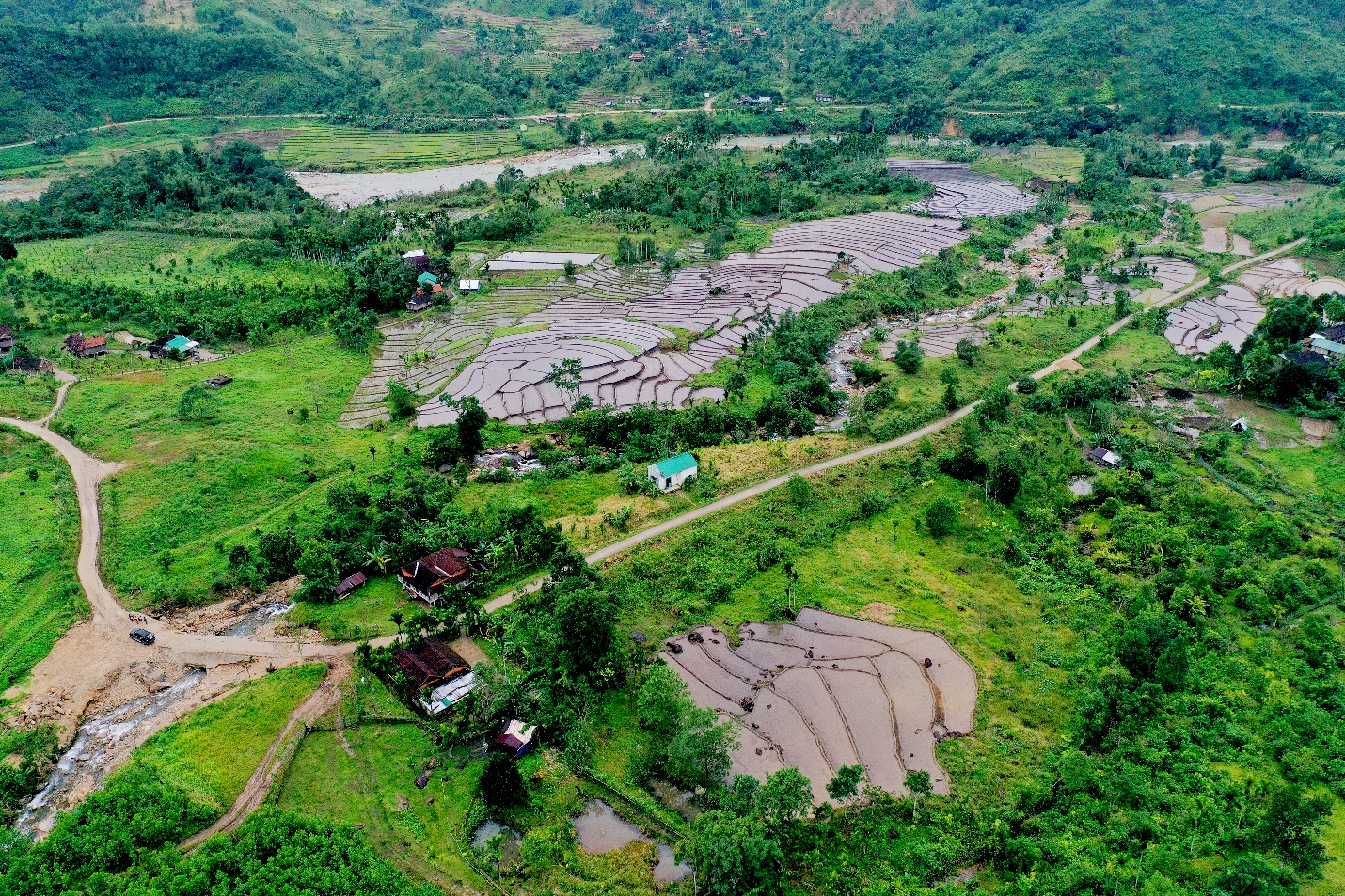doc dao di san ruong bac thang vao mua nuoc do o son tay thuong - 2