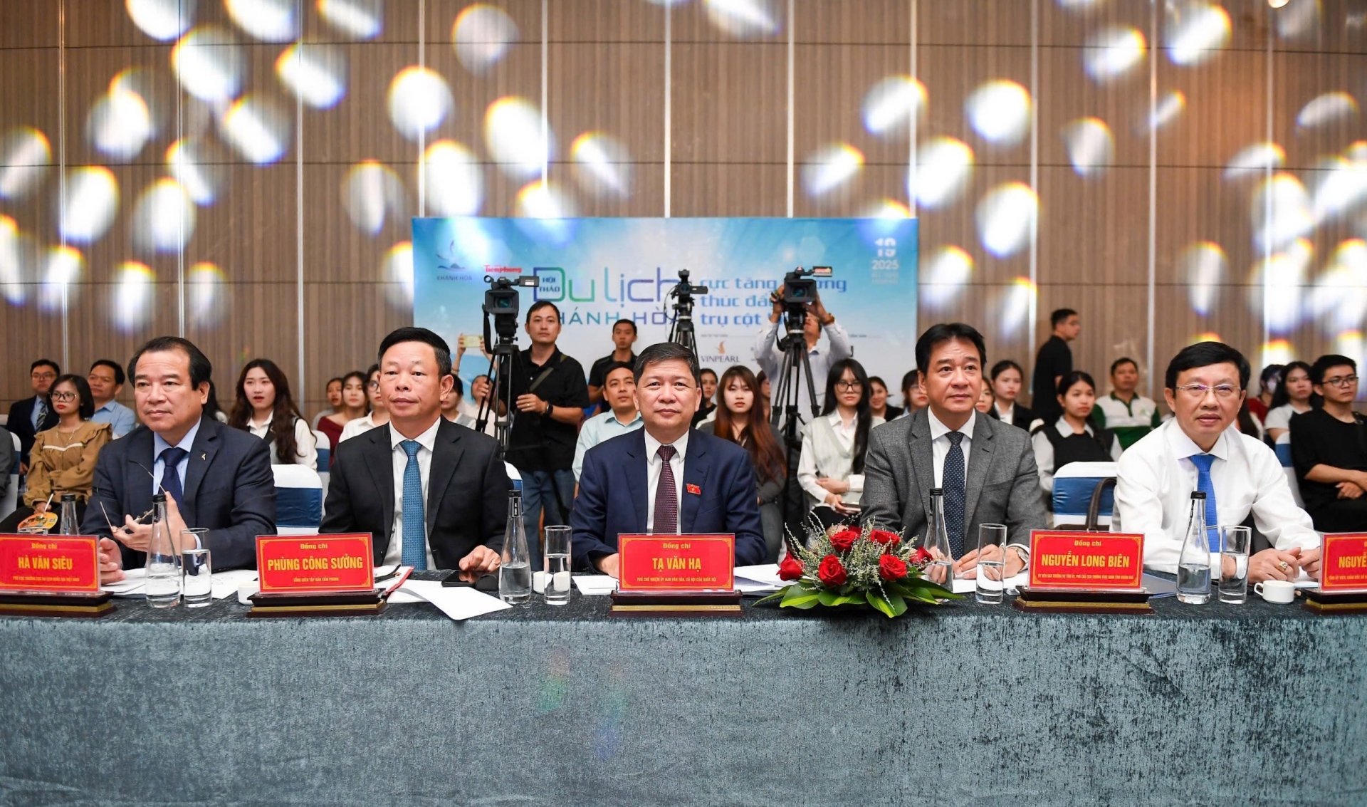 Khánh Hòa đẩy mạnh phát triển sản phẩm du lịch xanh, thông minh và có trách nhiệm - 1