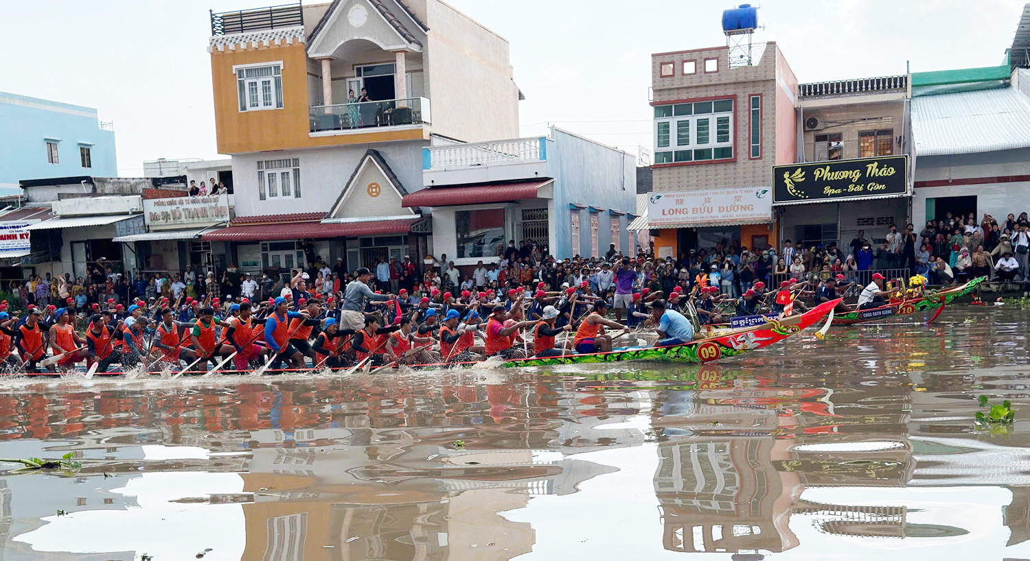 Hàng nghìn du khách về Cà Mau xem đua ghe Ngo - 2