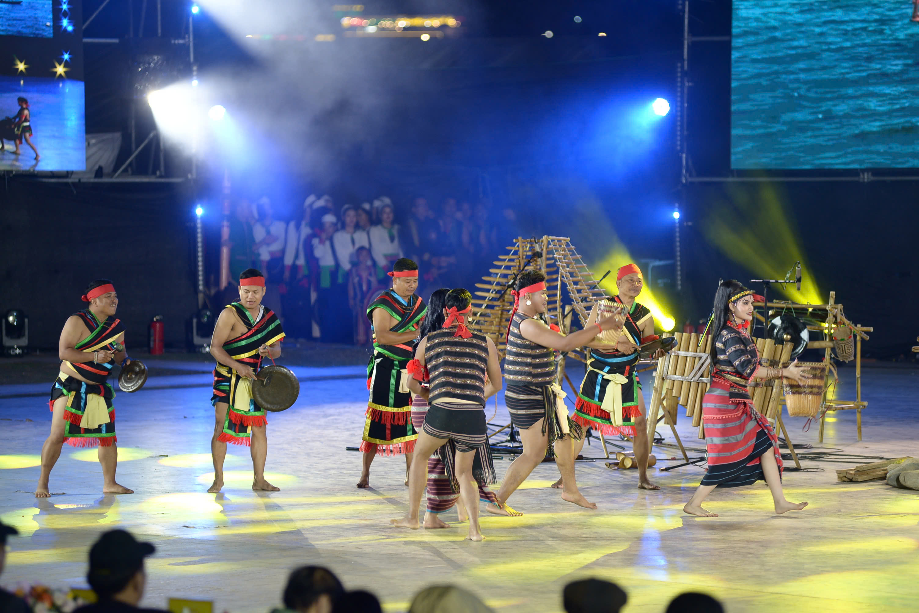 Phố núi Đà Lạt rộn ràng âm vang cồng chiêng những ngày cuối năm - 4