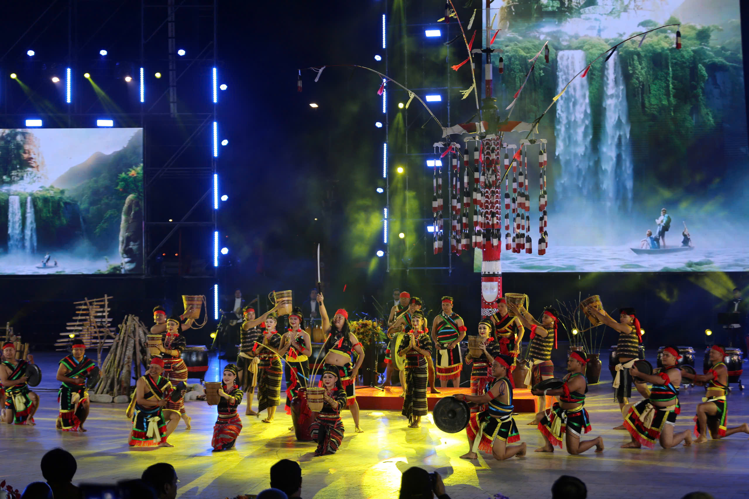 Phố núi Đà Lạt rộn ràng âm vang cồng chiêng những ngày cuối năm - 7