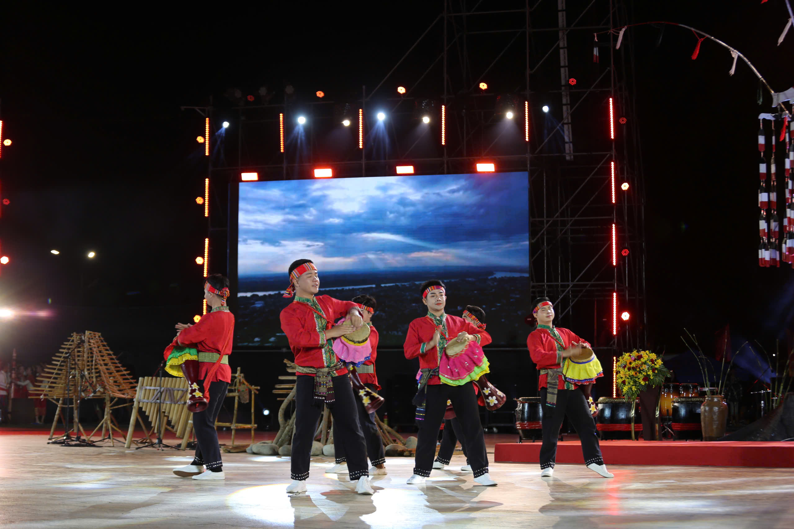 Phố núi Đà Lạt rộn ràng âm vang cồng chiêng những ngày cuối năm - 8