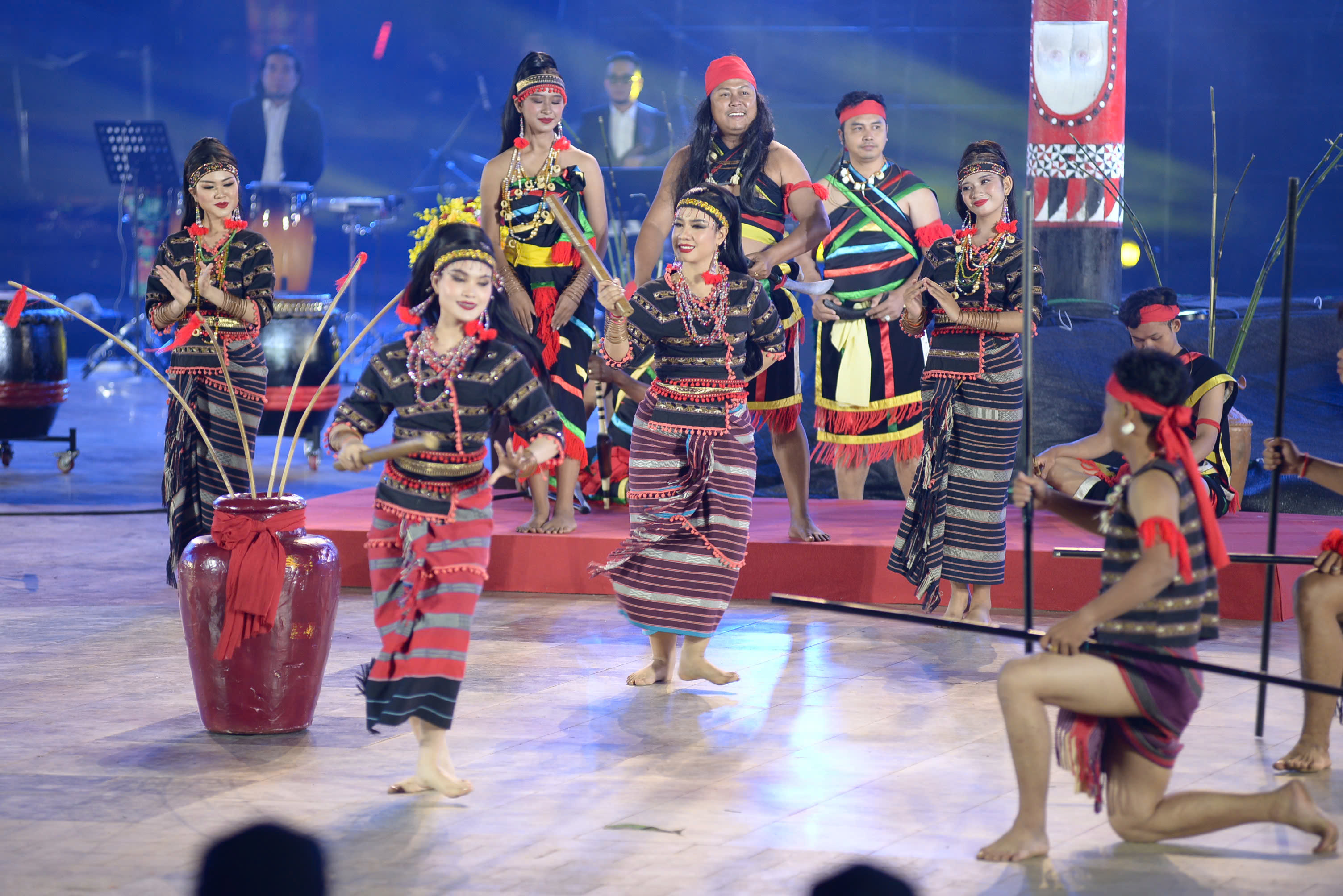 Phố núi Đà Lạt rộn ràng âm vang cồng chiêng những ngày cuối năm - 10