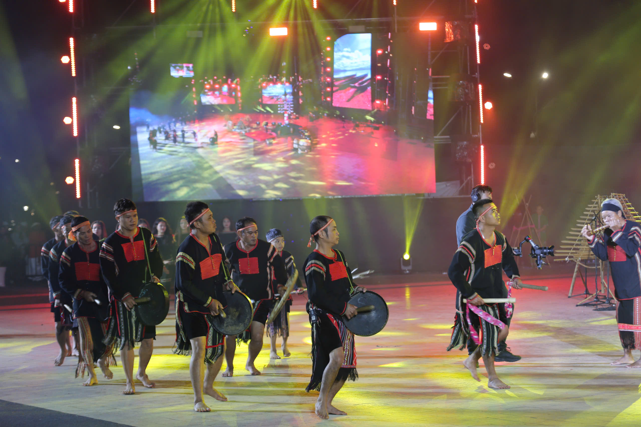 Phố núi Đà Lạt rộn ràng âm vang cồng chiêng những ngày cuối năm - 5