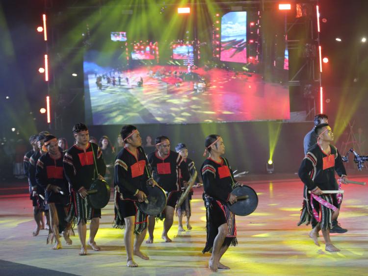 Du lịch biển - Phố núi Đà Lạt rộn ràng âm vang cồng chiêng những ngày cuối năm