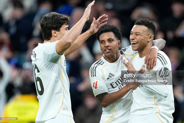 Nóng bảng xếp hạng La Liga: Real Madrid thắng vất vả, "phả hơi nóng" lên Barca - 1