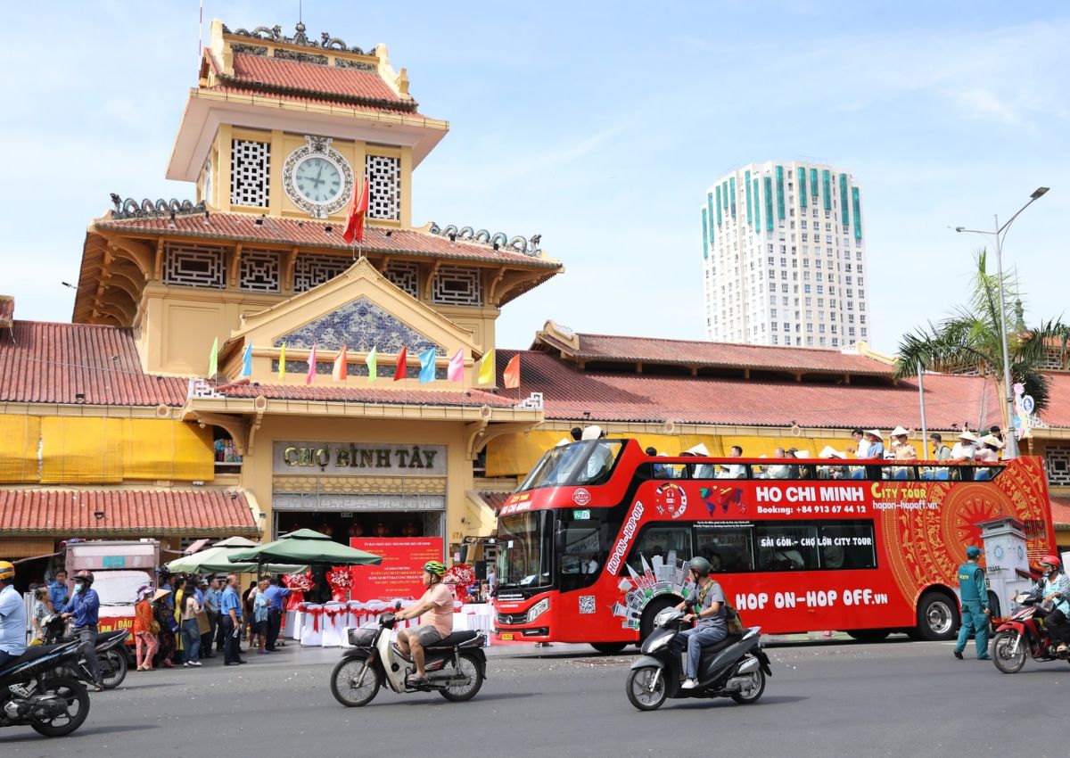 TP.HCM chấn chỉnh hoạt động xe buýt du lịch thoáng nóc để giữ hình ảnh điểm đến - 1