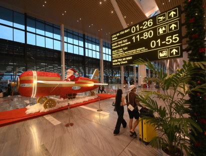  - Nhà ga T3 Tân Sơn Nhất rực rỡ sắc màu lễ hội cuối năm