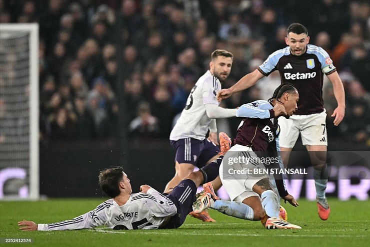 Sao MU bị chê đá kém hơn cầu thủ bán chuyên, cứ ra sân là "Quỷ đỏ" thua trận - 1