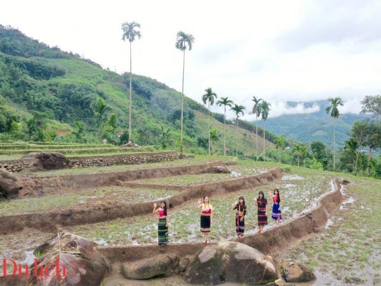 Sơn Tây Thượng đẹp mơ màng vào mùa nước đổ