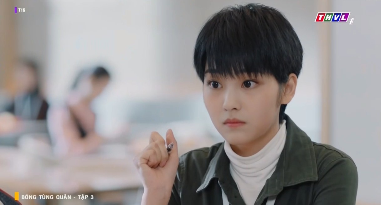 Phim Bóng tùng quân: Ngụy Lam nghi ngờ trợ lý Hồng Tinh Tinh là gián điệp, giao nhiệm vụ để thử lòng - 1