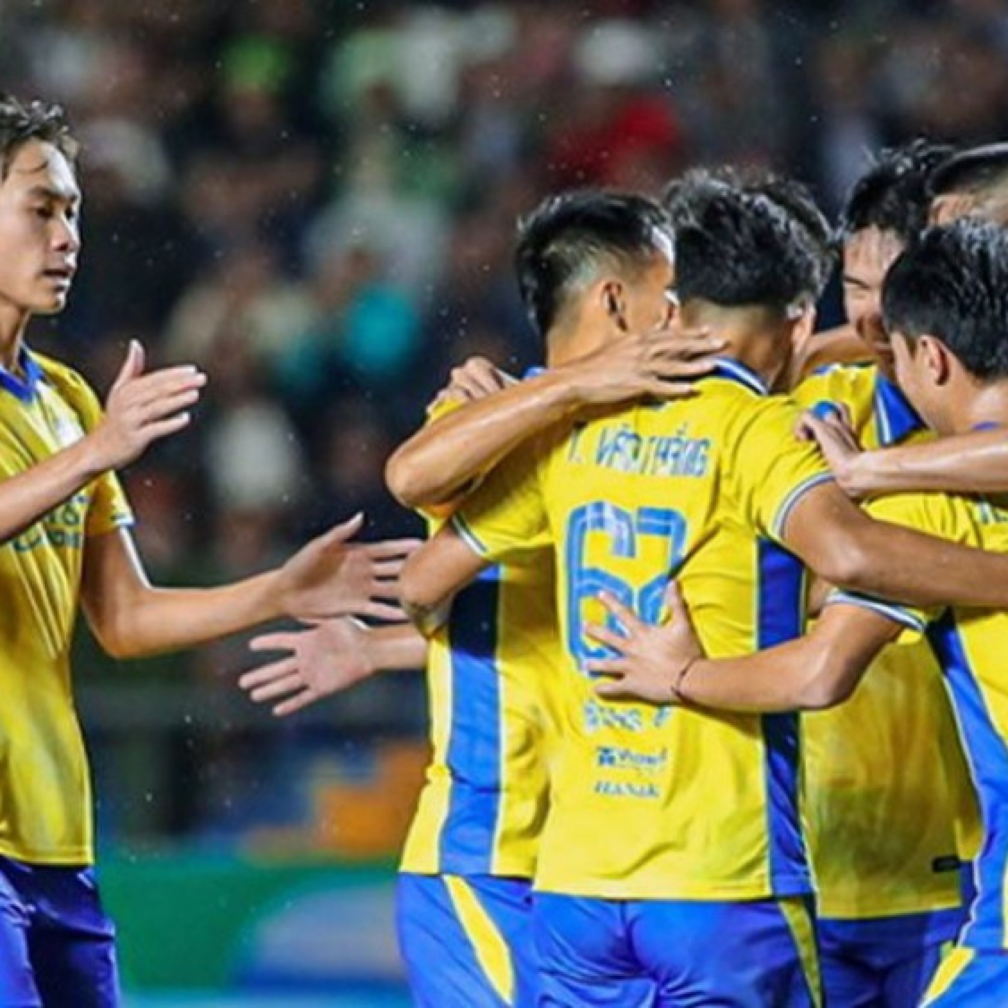  - Hùng Dũng ghi tuyệt tác sút phạt knuckleball hơn 30m, CLB Hà Nội ngược dòng chóng vánh (Cúp Tứ hùng)