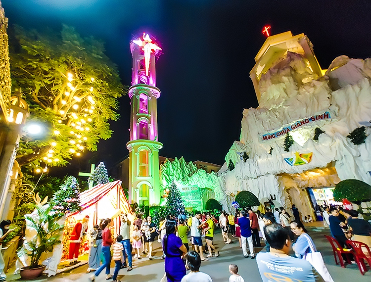 Du lịch biển - Đêm huyền diệu Xóm đạo Quận 8 cũ: Vang vọng câu chuyện cổ tích mùa đông