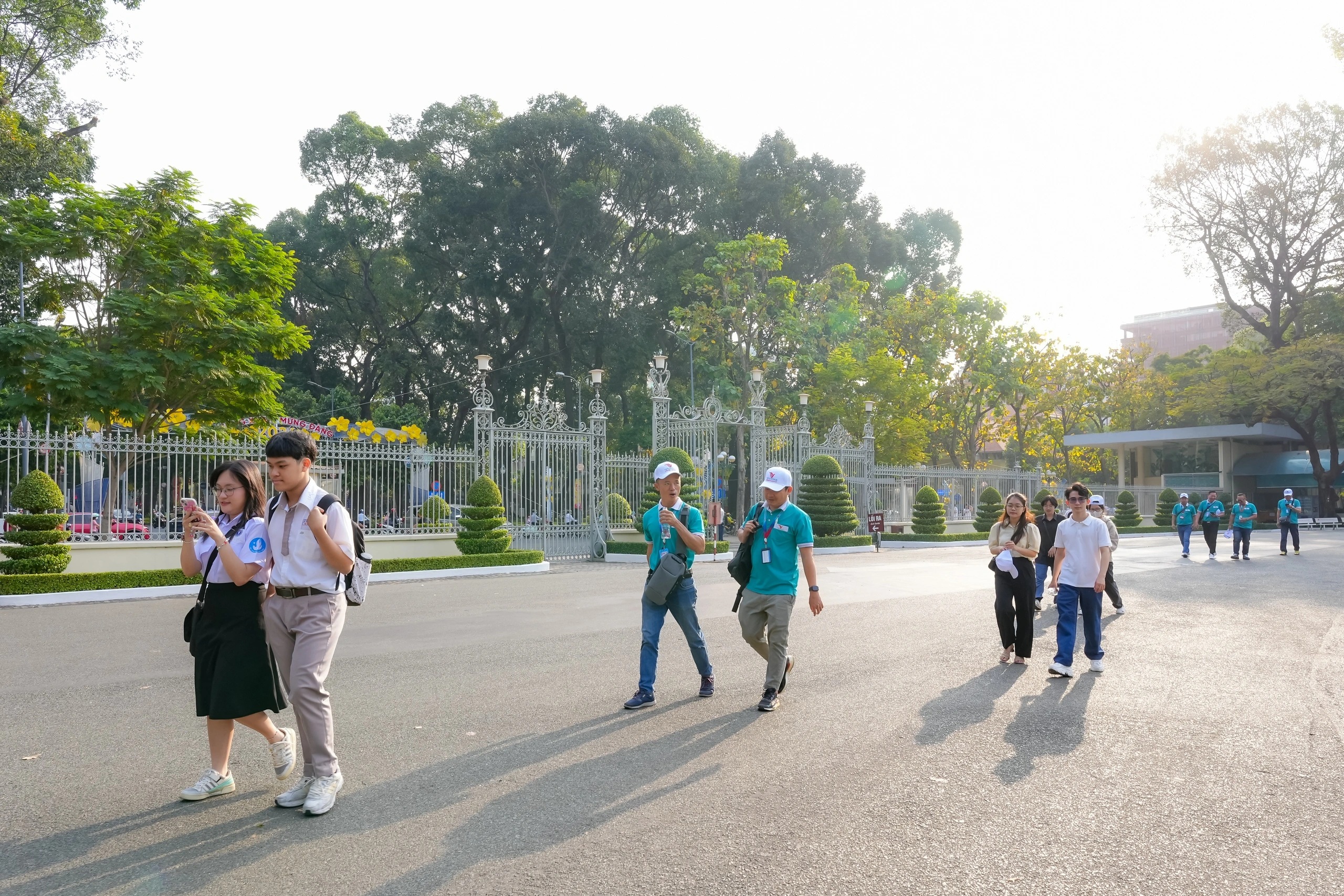 Người dân ủng hộ phương án nghỉ Tết Dương lịch kéo dài 4 ngày - 1