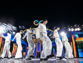 Dàn nghệ sĩ quốc tế và Việt Nam 