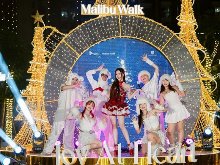 Hàng ngàn du khách đổ về Malibu Walk mùa lễ hội Giáng sinh 2025, kích hoạt tâm điểm thương mại - dịch vụ - giải trí tại Ocean Park 1