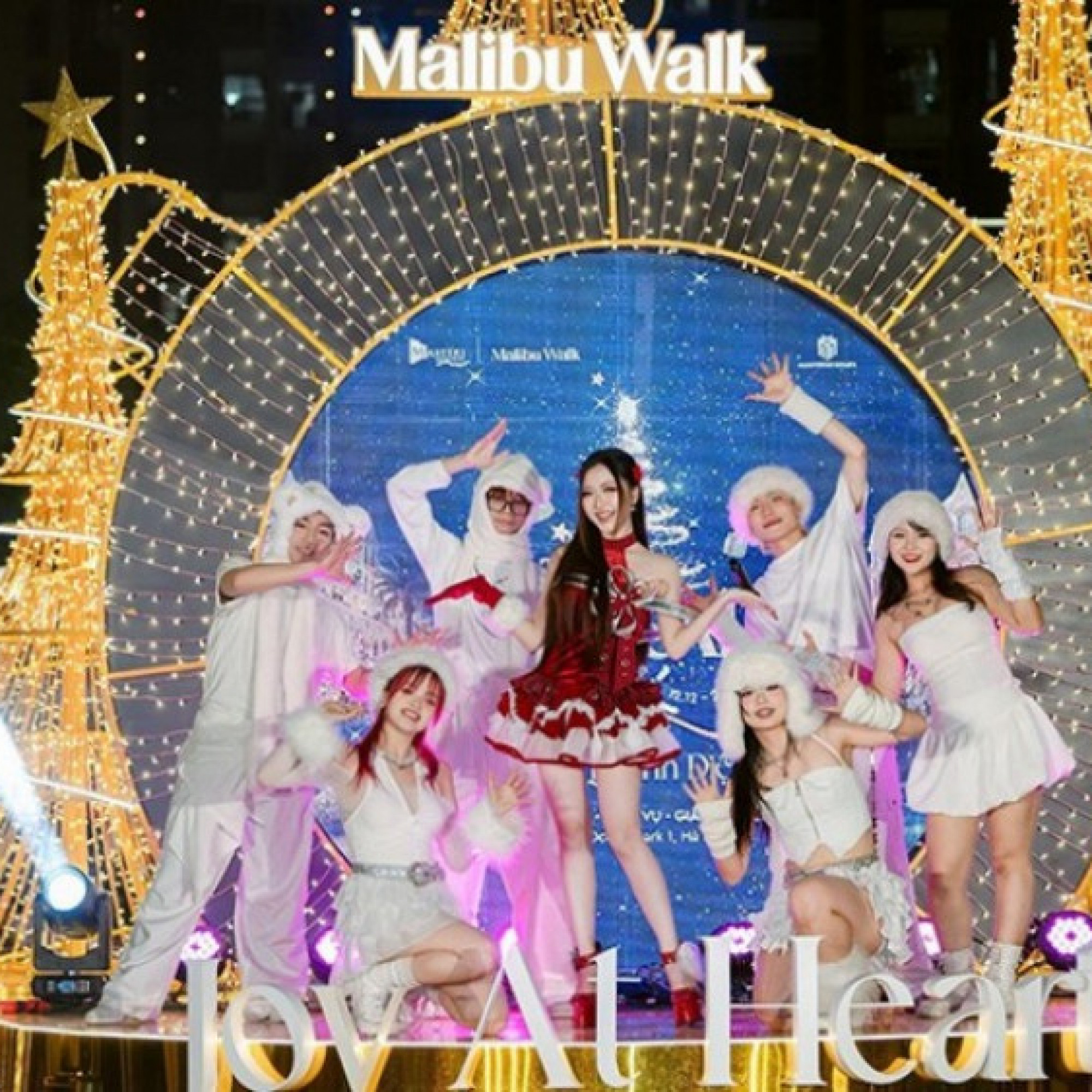  - Hàng ngàn du khách đổ về Malibu Walk mùa lễ hội Giáng sinh 2025, kích hoạt tâm điểm thương mại - dịch vụ - giải trí tại Ocean Park 1