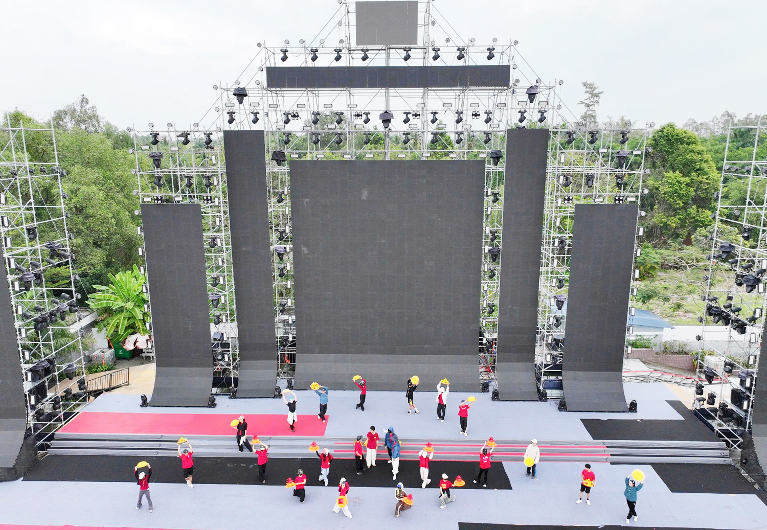 Cận cảnh sân khấu khai mạc Lễ hội Văn hóa Sông nước Cần Thơ 2025 - 1