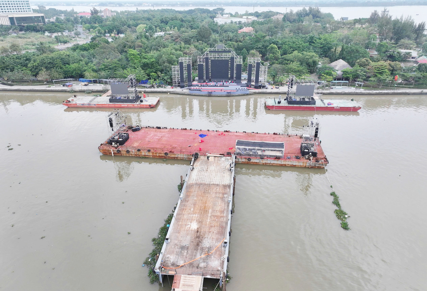 Cận cảnh sân khấu khai mạc Lễ hội Văn hóa Sông nước Cần Thơ 2025 - 10