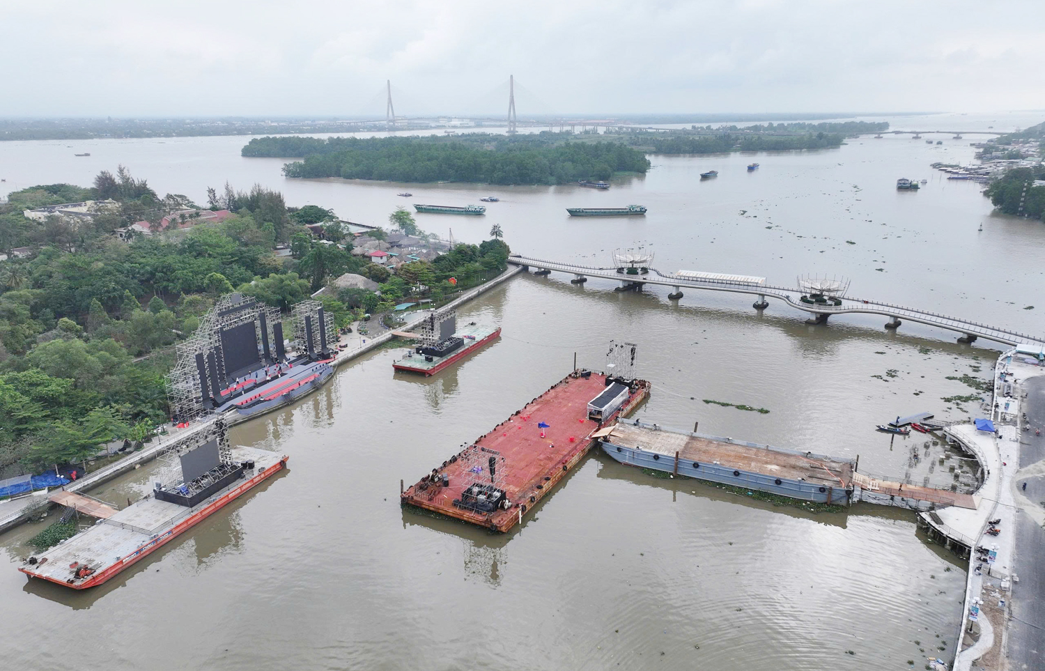 Cận cảnh sân khấu khai mạc Lễ hội Văn hóa Sông nước Cần Thơ 2025 - 11