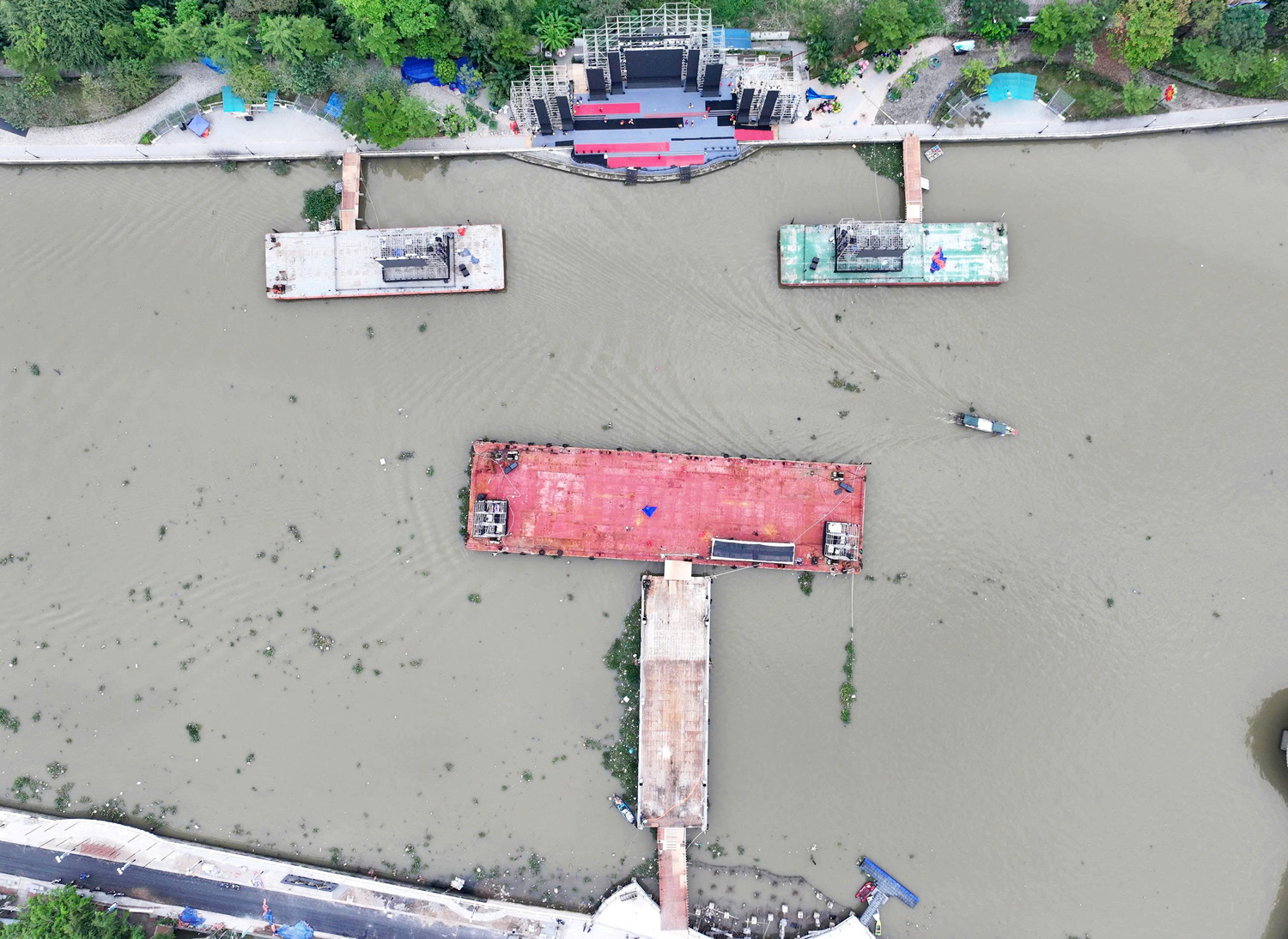 Cận cảnh sân khấu khai mạc Lễ hội Văn hóa Sông nước Cần Thơ 2025 - 12