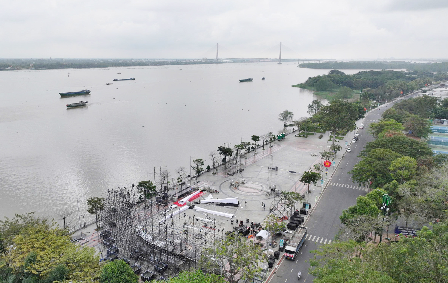 Cận cảnh sân khấu khai mạc Lễ hội Văn hóa Sông nước Cần Thơ 2025 - 15