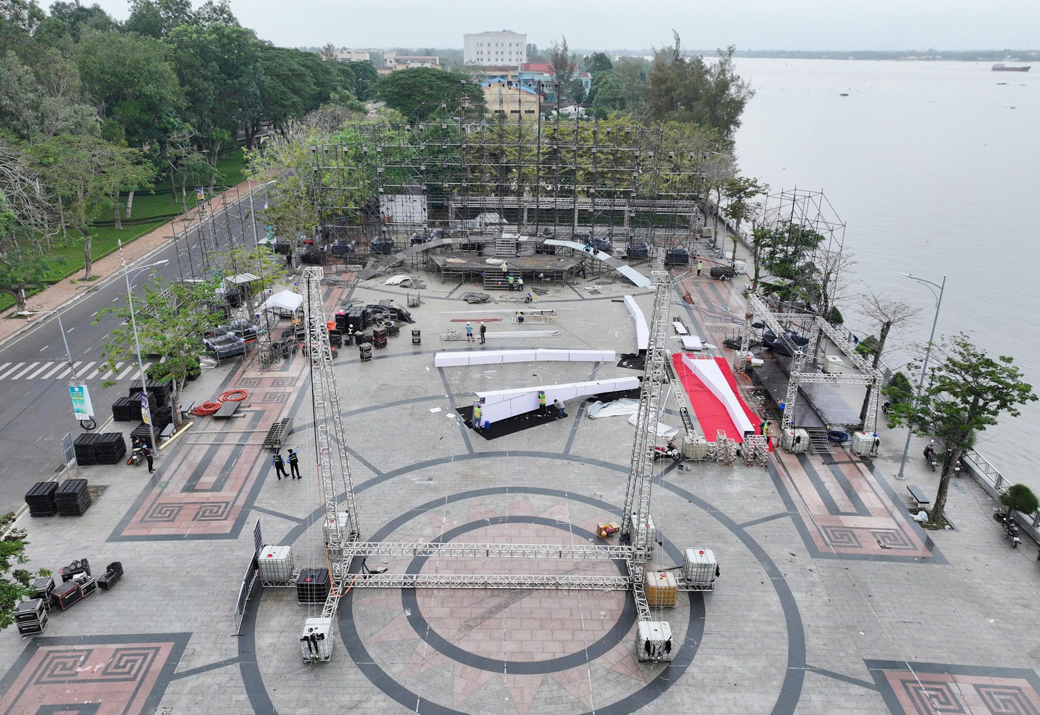 Cận cảnh sân khấu khai mạc Lễ hội Văn hóa Sông nước Cần Thơ 2025 - 17