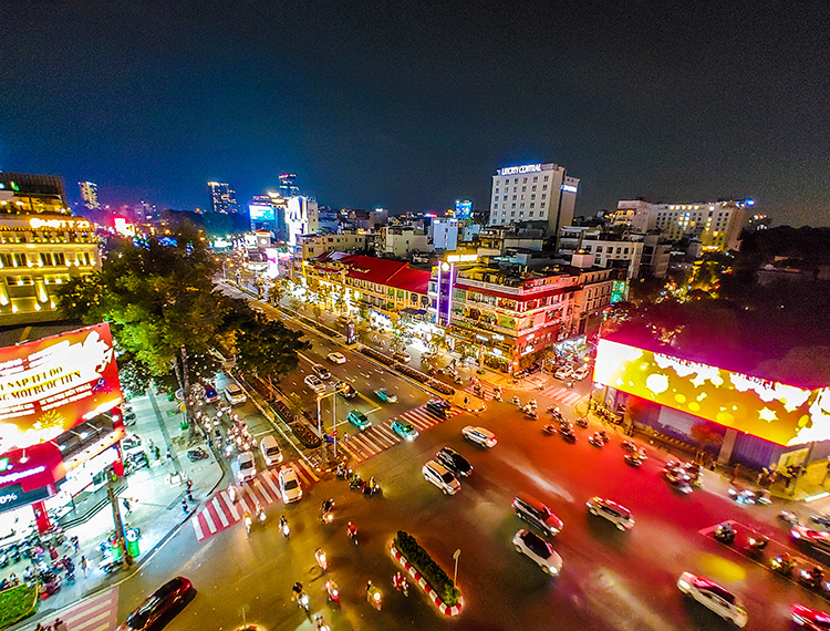 Đại lộ Lê Lợi ‘thay áo’ - Nét duyên cổ điển giữa lòng Sài Gòn đón Xuân sang