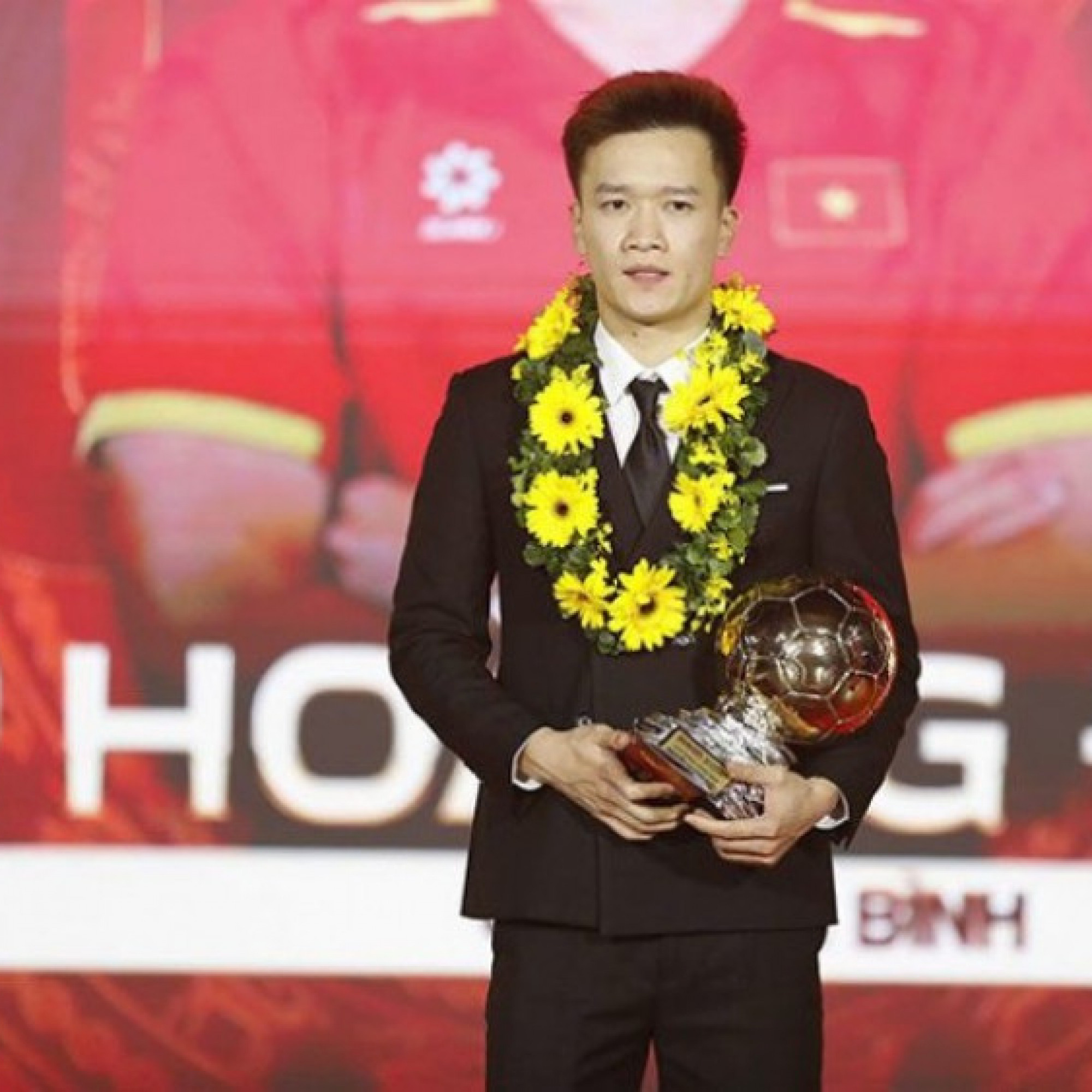  - Hoàng Đức chiến thắng Đình Bắc, đoạt Quả bóng Vàng Việt Nam lần thứ 3